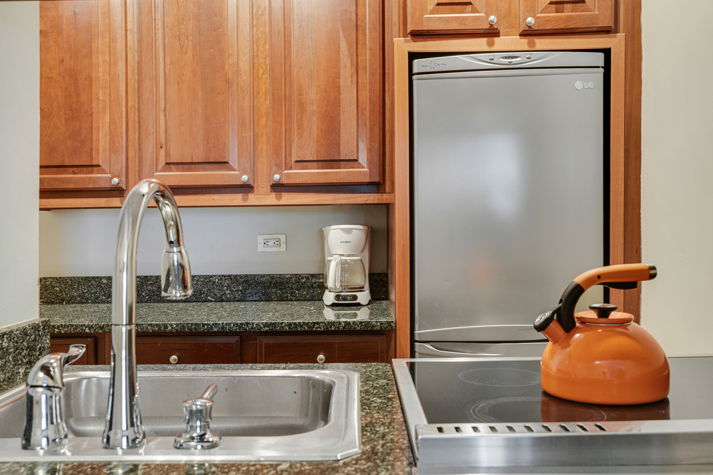 20 West 72nd Street, Unit 704 Manhattan, NY 10023 - Photo 9 of 21