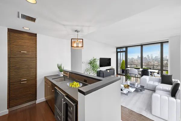 $2,650,000 | 101 West 24th Street, Unit 29B | Chelsea