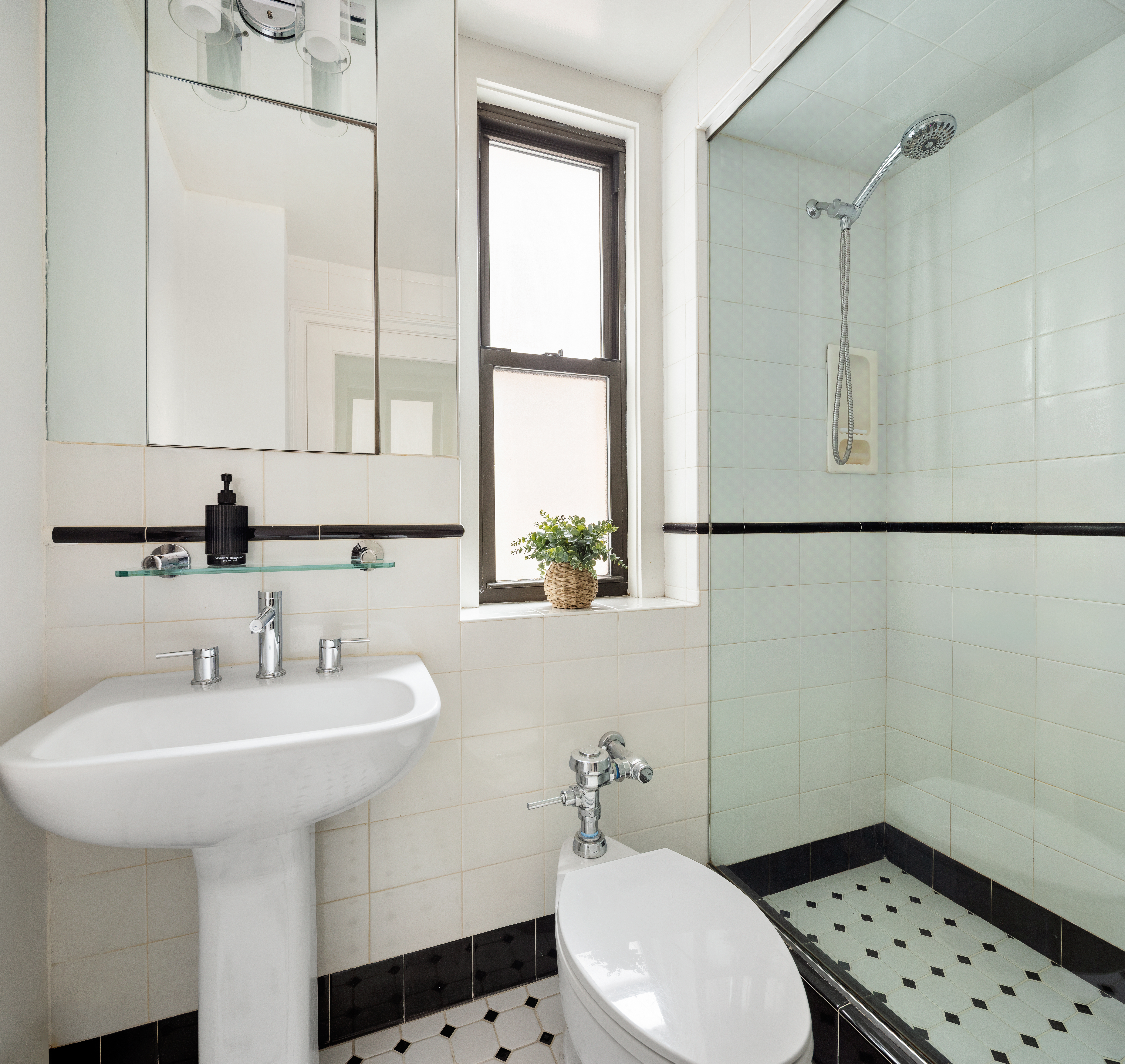 333 East 53rd Street, Unit 8F Manhattan, NY 10022 - Photo 6 of 10