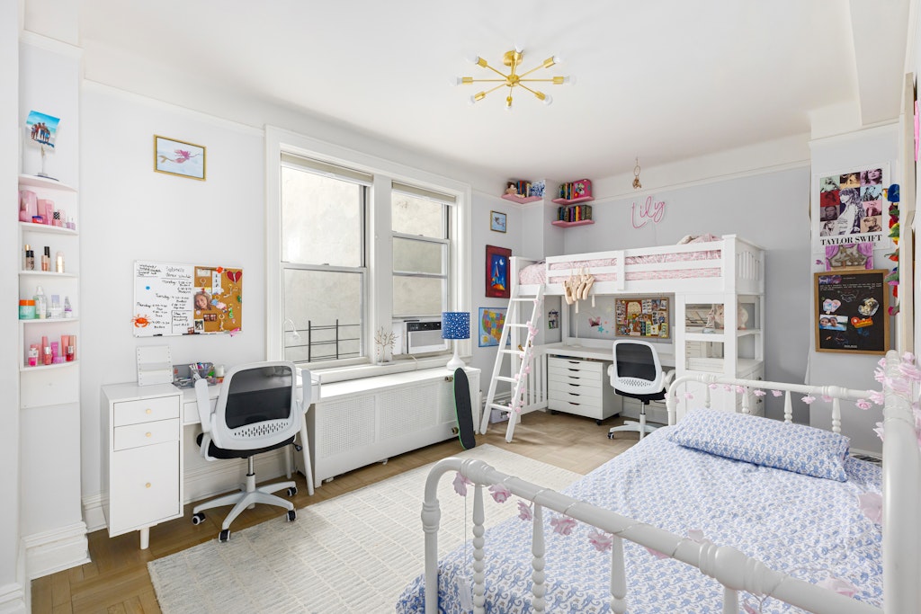 522 West End Avenue, Unit 2B Manhattan, NY 10024 - Photo 4 of 8 a bedroom with a workspace