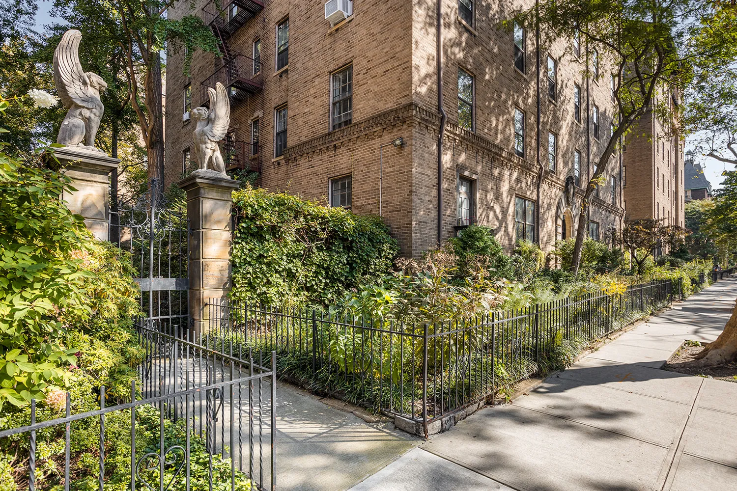 $1,125,000 | 33-39 80th Street, Unit 2A | Jackson Heights