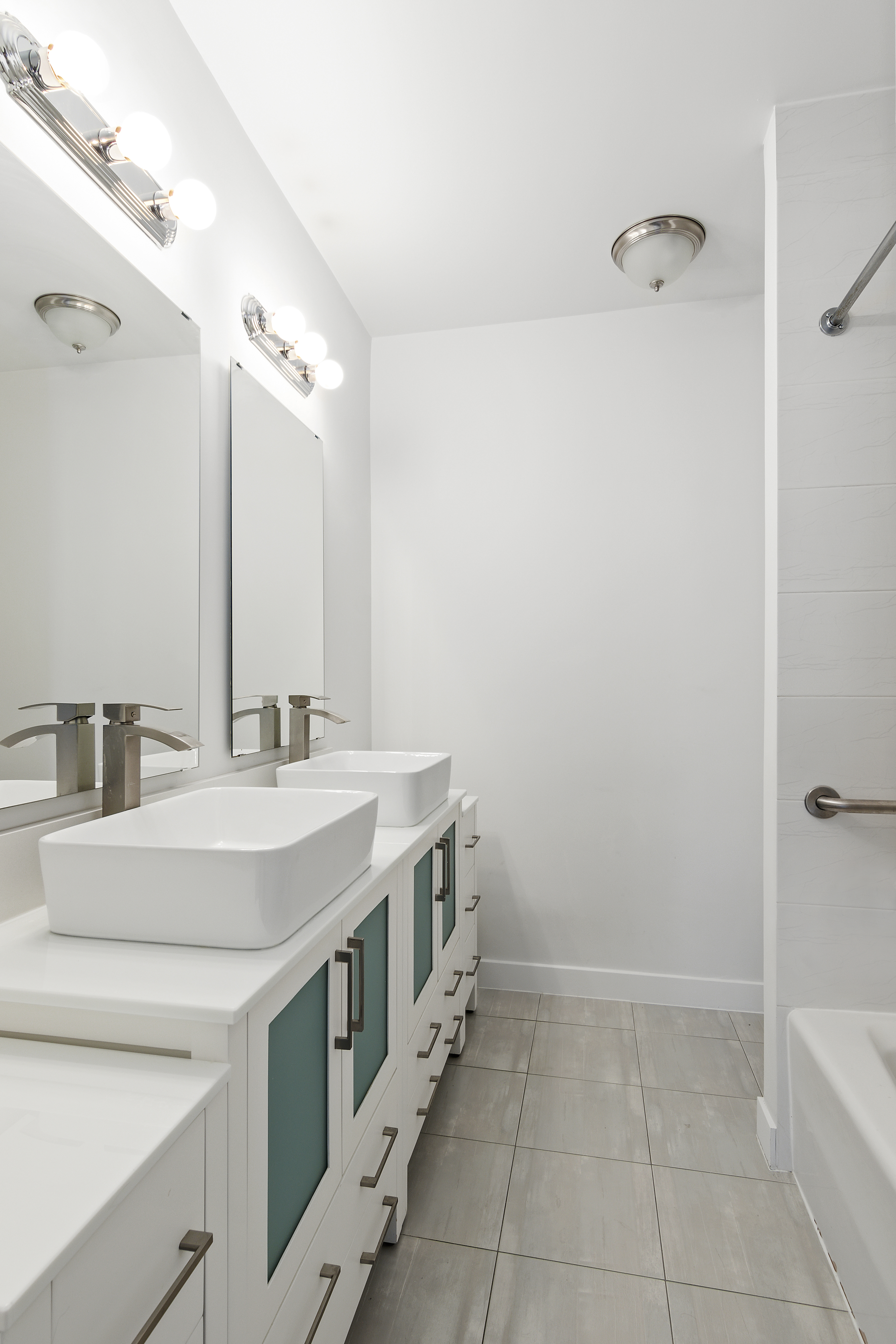 240 East 47th Street, Unit 9C Manhattan, NY 10017 - Photo 6 of 13