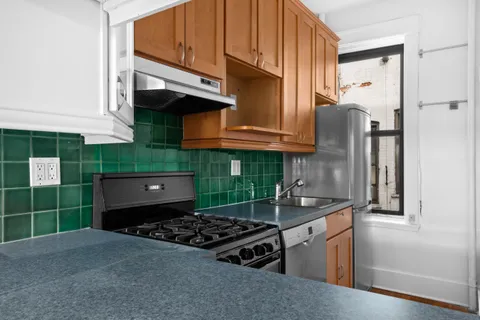 $445,000 | 527 8th Street, Unit 4D | Park Slope