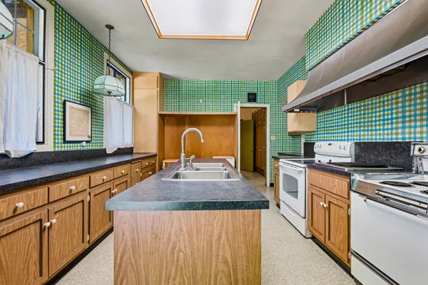 $1,150,000 | 113 Maple Avenue, Oil City, PA 16301