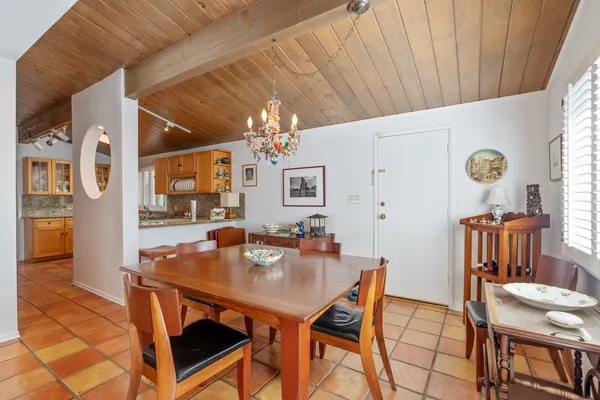 $2,399,000 | 913 Chattanooga Avenue, Pacific Palisades, CA 90272