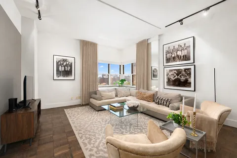 $875,000 | 20 East 9th Street, Unit 14L | Greenwich Village