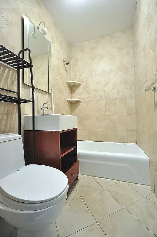 $4,350 | 422 Amsterdam Avenue, Unit 2A | Upper West Side