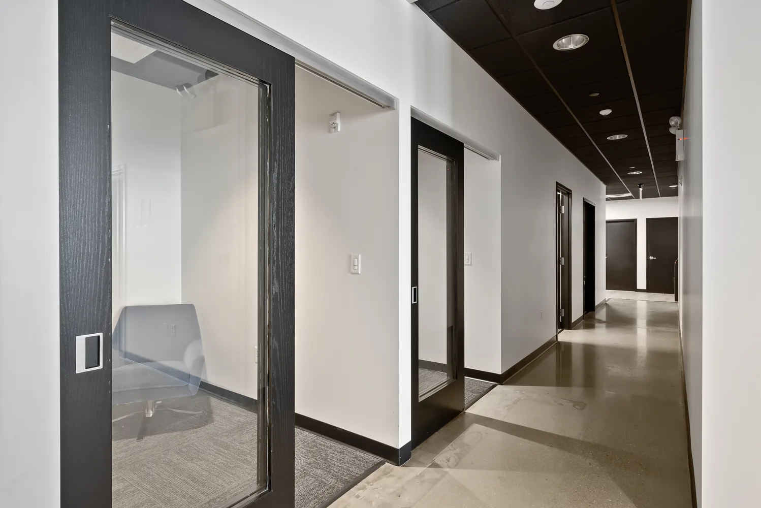 $5,100 | 652 North Edwards Boulevard, Unit 4, Lake Geneva, WI 53147