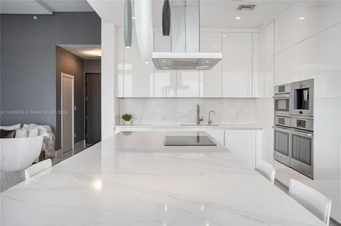 $5,799,900 | 88 Southwest 7th Street, Unit PH4303, Miami, FL 33130