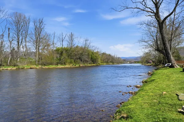 $899,000 | 135 Brandywine Place, Elizabethton, TN 37643