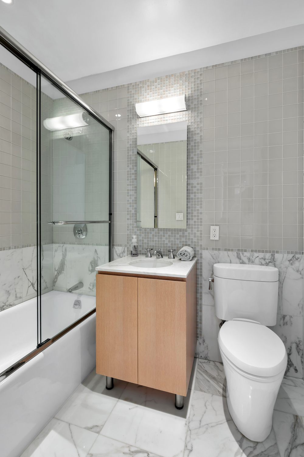 255 East 74th Street, Unit 25A Manhattan, NY 10021 - Photo 21 of 26