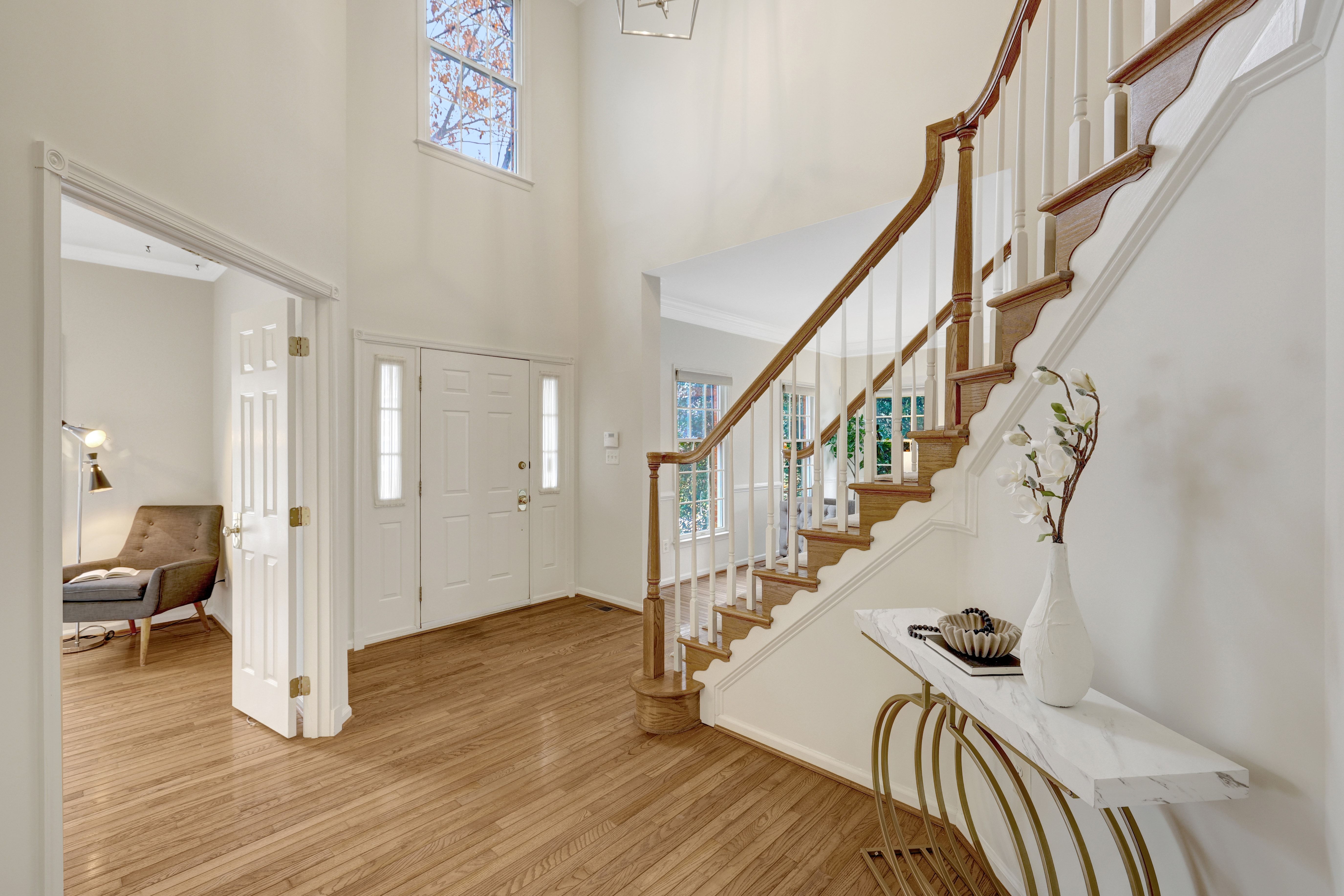 1295 Gatesmeadow Way Reston, VA 20194 - Photo 9 of 57