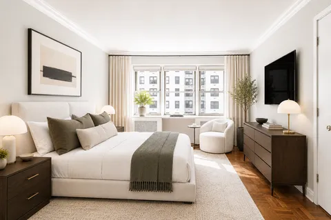 $1,075,000 | 39 Gramercy Park North, Unit 5F | Gramercy