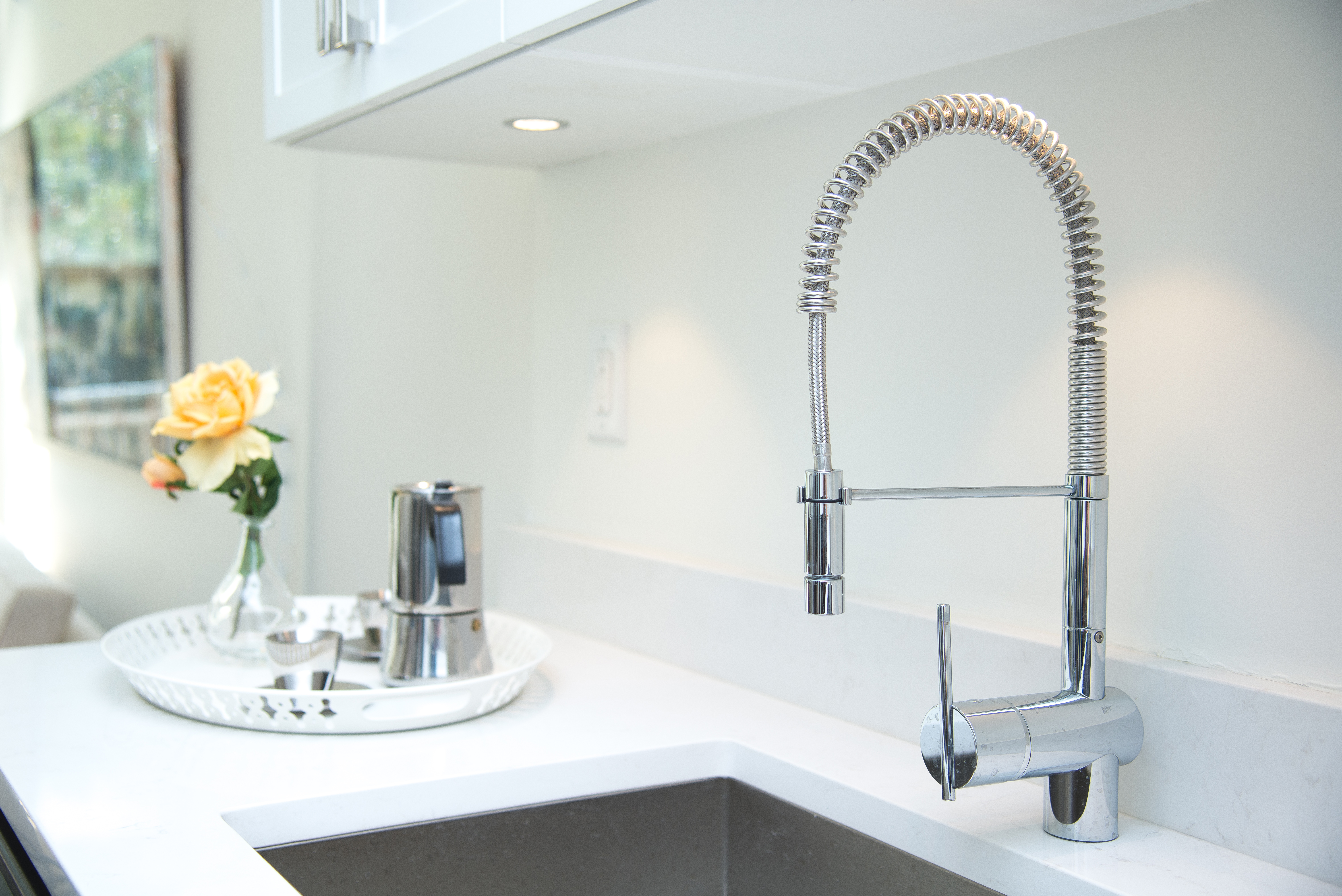 44 East End Avenue, Unit 3C Manhattan, NY 10028 - Photo 6 of 13 a vase of flowers sitting on a table