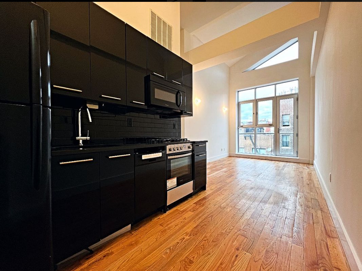 170 Meserole Street, Unit 4L Brooklyn, NY 11206 - Photo 1 of 8