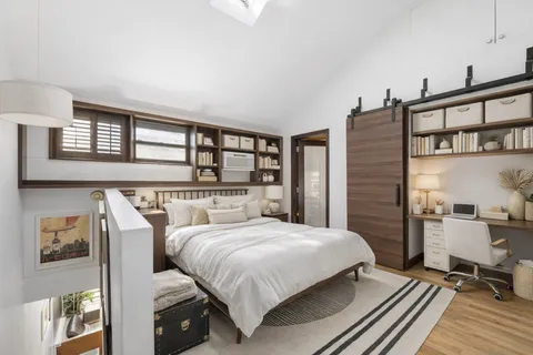 $695,000 | 425 East 78th Street, Unit 6F | Upper East Side