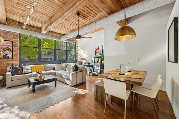 $395,000 | 2804 North Lakewood Avenue, Unit 103, Chicago, IL 60657