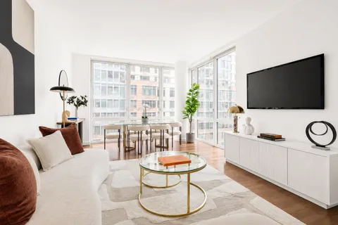 $1,150,000 | 225 East 34th Street, Unit 14H | Murray Hill