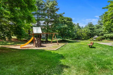$700,000 | 21 Foxglove Court, Unit 21, Nashua, NH 03062