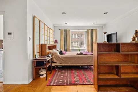 $585,000 | 3850 Hudson Manor Terrace, Unit 1EE/2EE | Riverdale