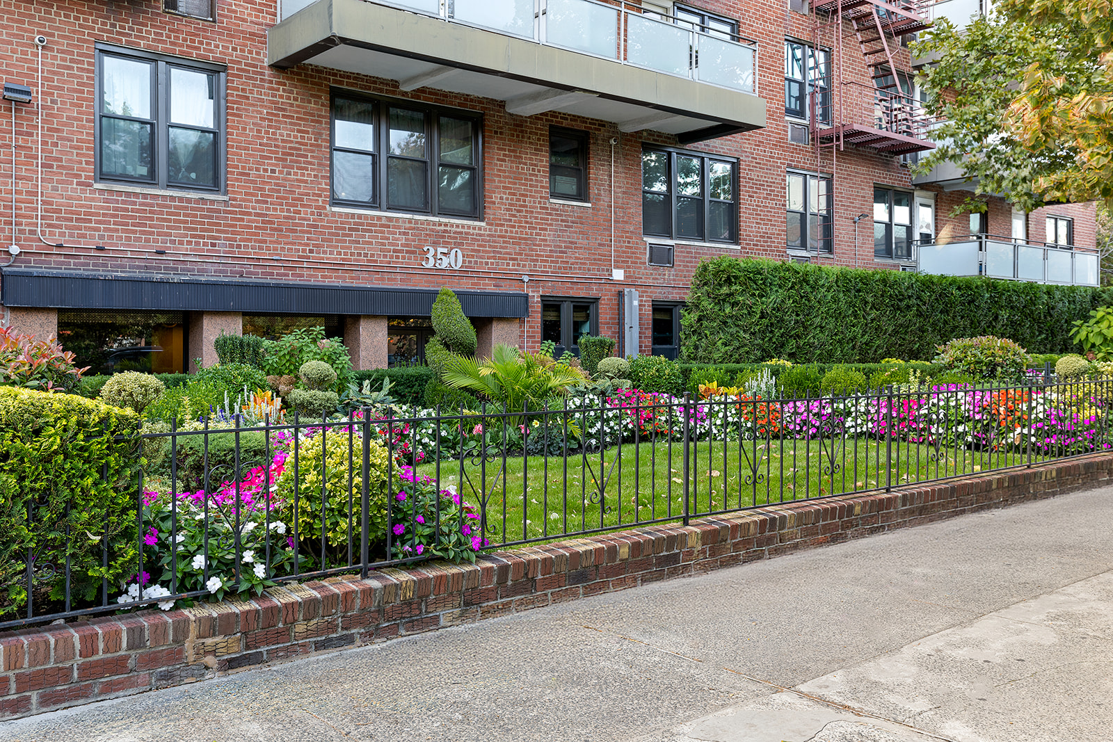 350 Ocean Parkway, Unit 3M Brooklyn, NY 11218 - Photo 9 of 10 a view of a garden with a flower garden