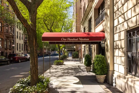 $2,350,000 | 119 West 71st Street, Unit 9B | Upper West Side