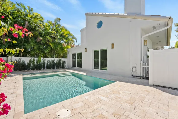 $1,750,000 | 221 Pelican Way, Delray Beach, FL 33483