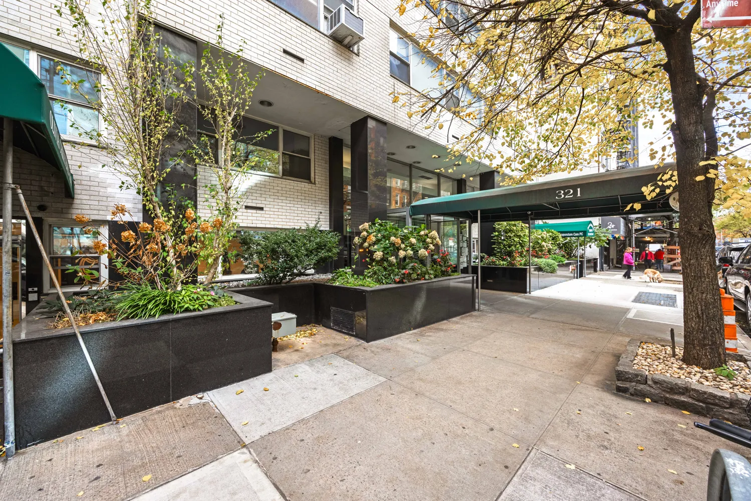 a view of a backyard with sitting area