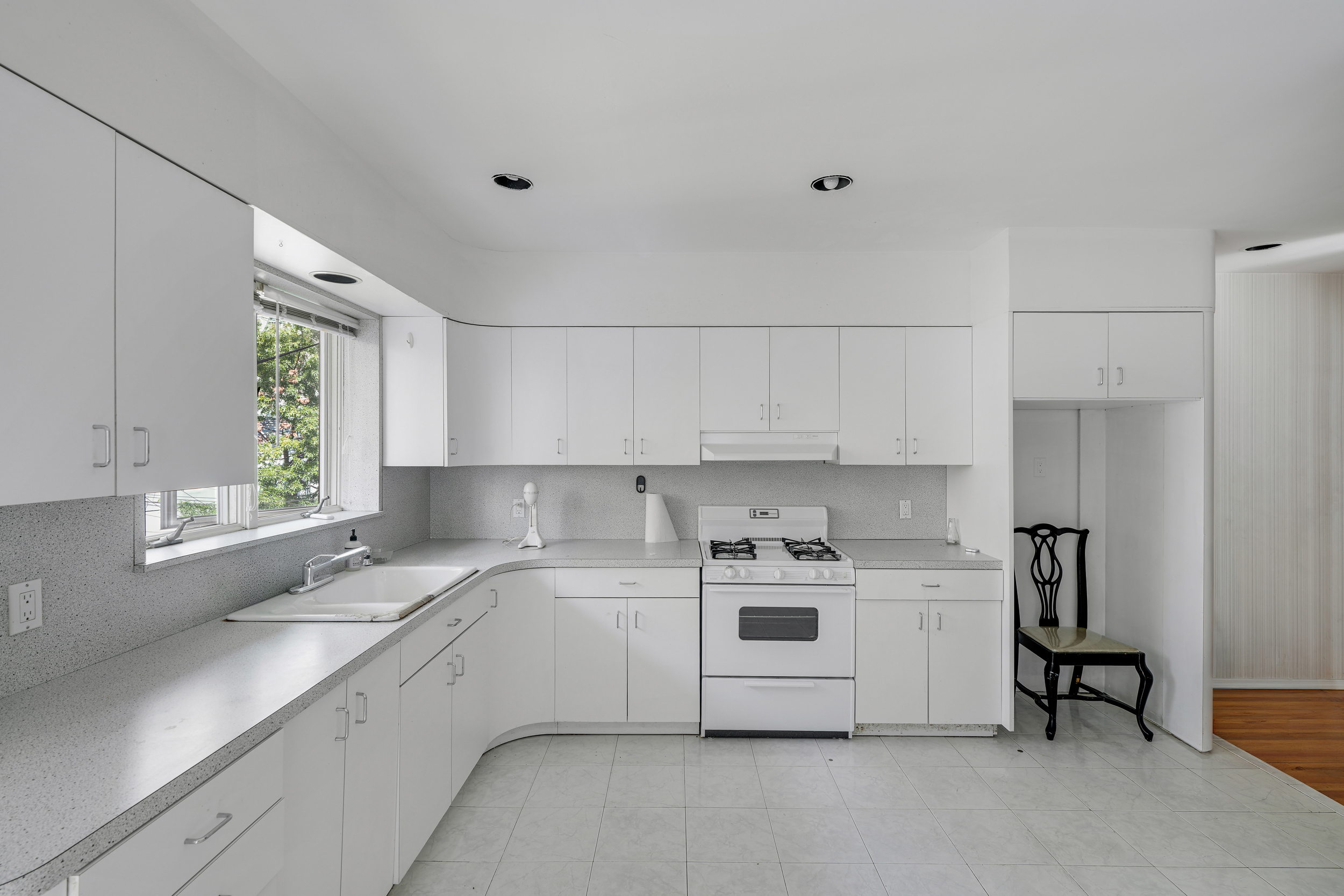 558 84th Street Brooklyn, NY 11209 - Photo 11 of 21