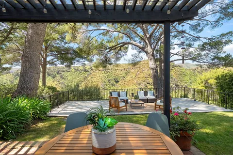 $2,499,000 | 2521 La Condesa Drive, Los Angeles, CA 90049