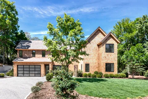 $4,995,000 | 21 Ocean Parkway, East Hampton, NY 11937