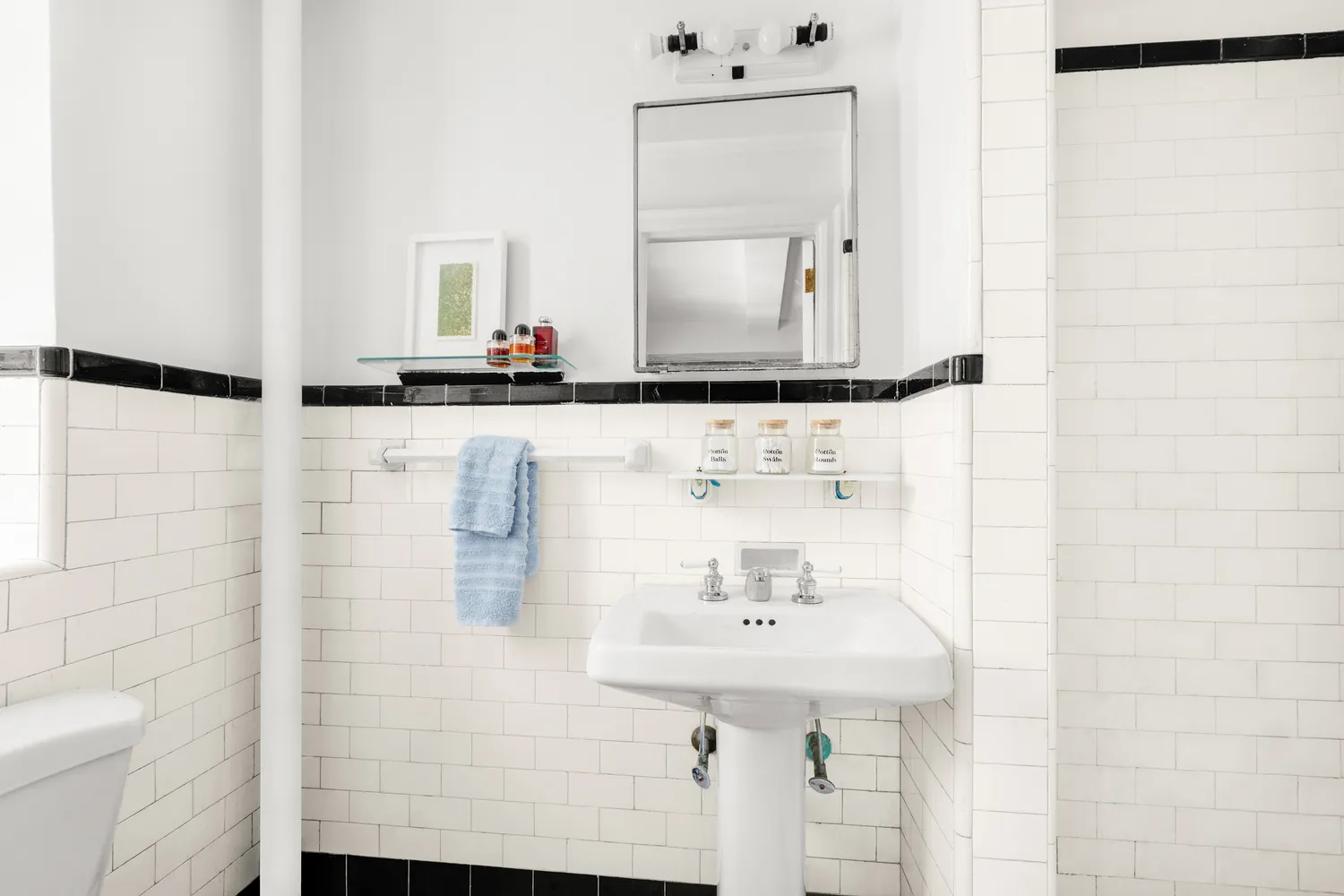 $975,000 | 227 East 57th Street, Unit 14G | Midtown East