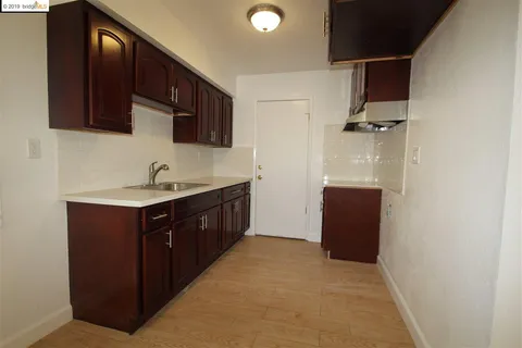 $895,000 | 2120 East 22nd Street, Oakland, CA 94606