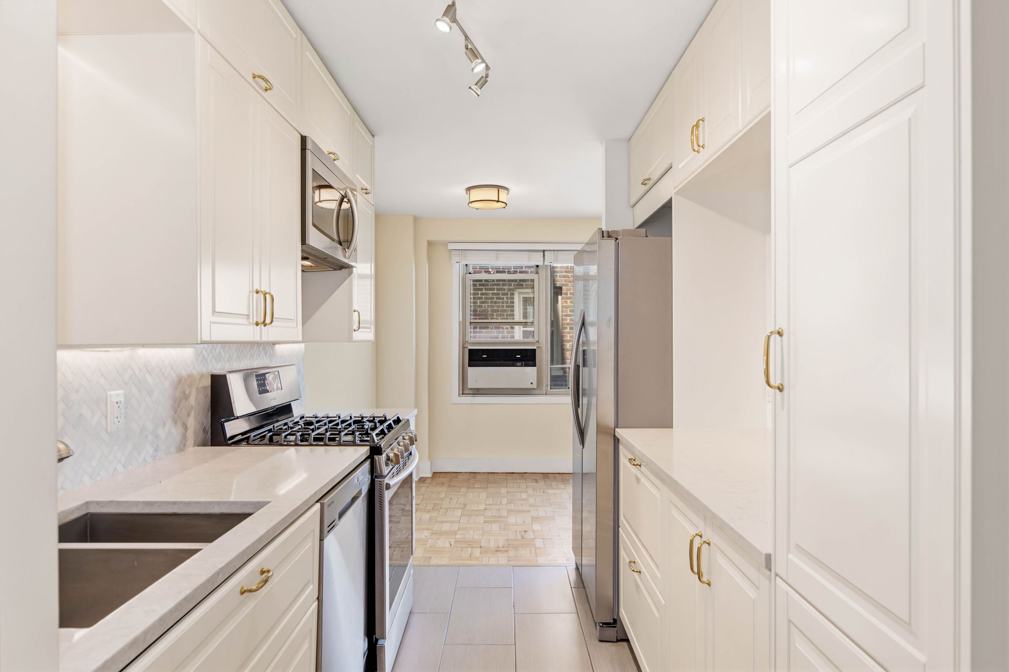 900 West 190th Street, Unit 11A Manhattan, NY 10040 - Photo 6 of 12