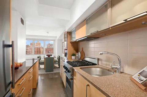 $500,000 | 251 East 32nd Street, Unit 19E | Kips Bay