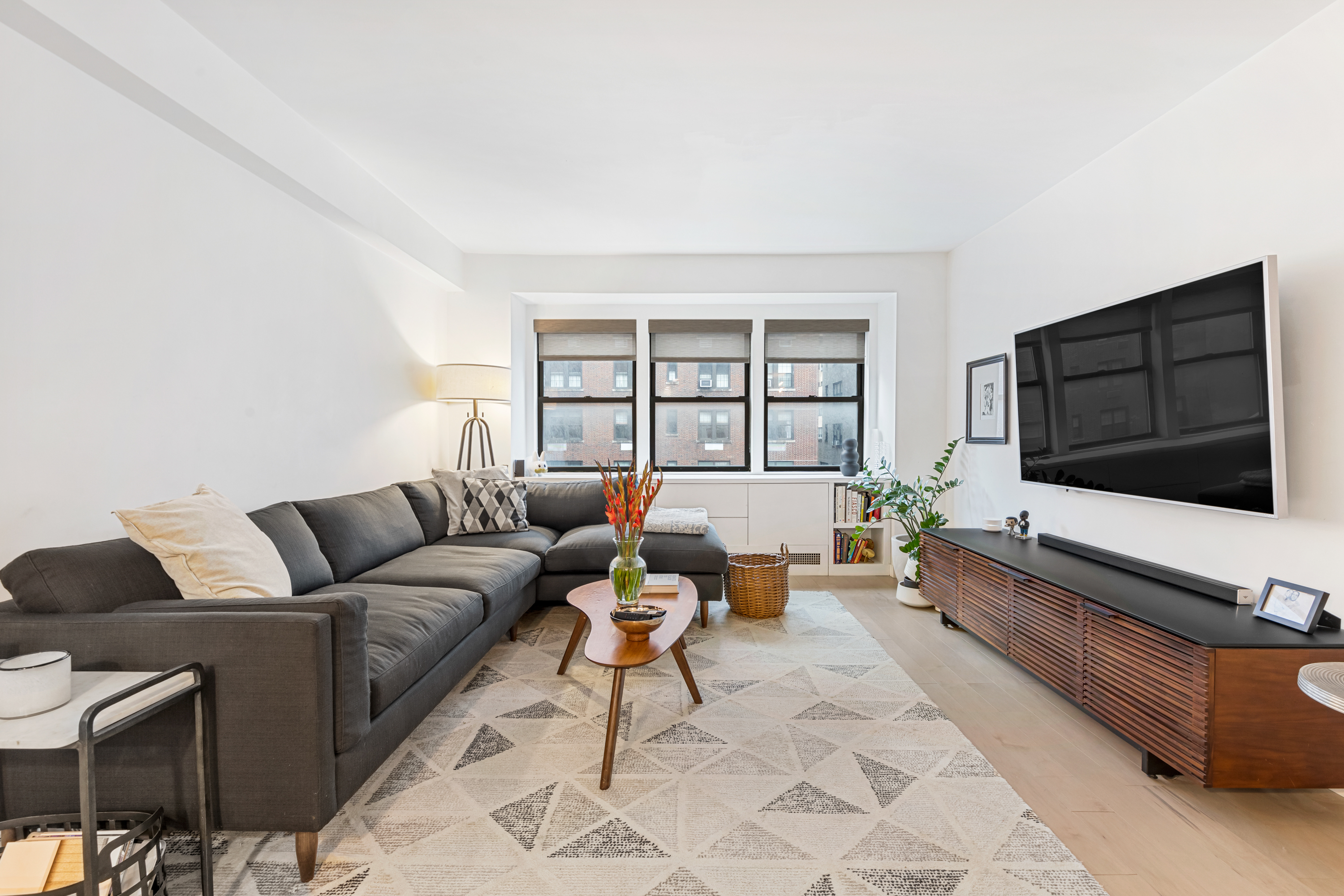 411 East 57th Street, Unit 11E Manhattan, NY 10022 - Photo 2 of 9