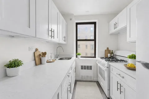 $170,000 | 6645 Broadway, Unit 7E | North Riverdale