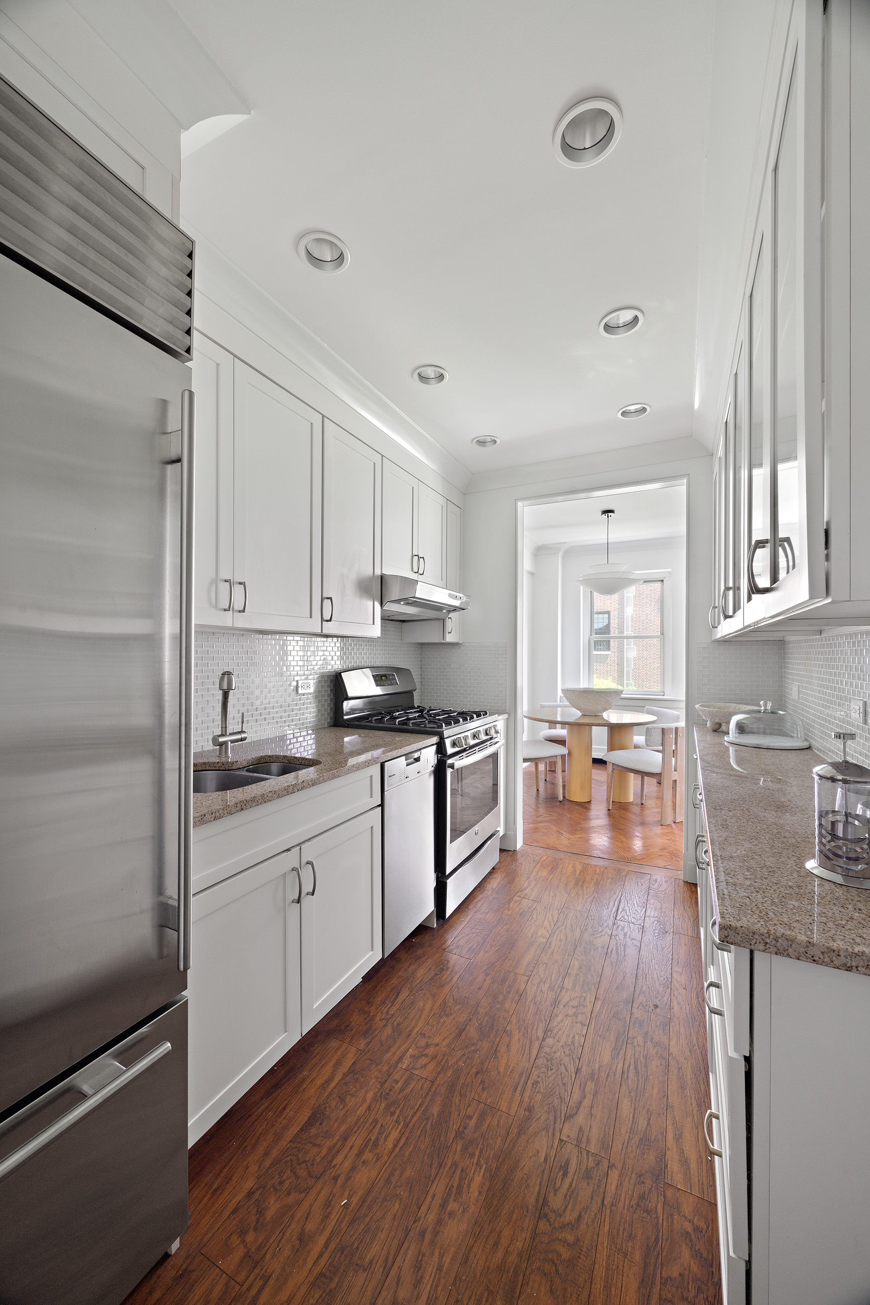 710 Park Avenue, Unit 6D Manhattan, NY 10021 - Photo 11 of 25 Gallery Image 11