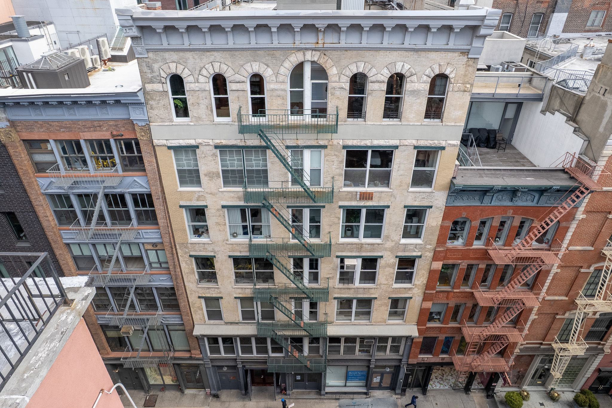45 Crosby Street, Unit 6 North Manhattan, NY 10012 - Photo 14 of 17 a large building with a lot of windows