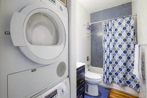 $4,550 | 459 West 43rd Street, Unit 2R | Hell's Kitchen