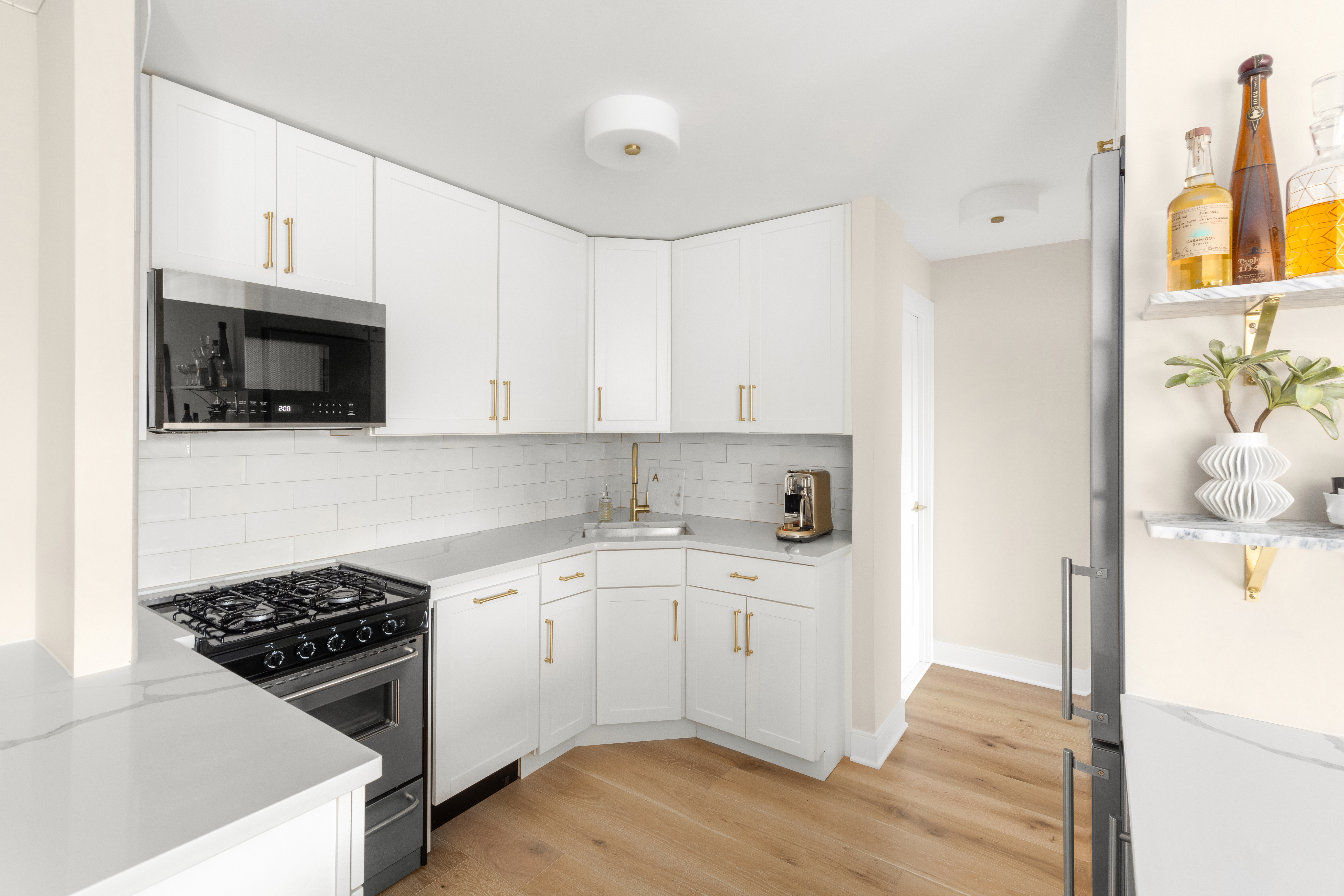 353 East 72nd Street, Unit 17B Manhattan, NY 10021 - Photo 3 of 6