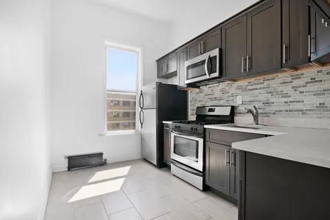 $4,300 | 151 Leonard Street, Unit 4 | Williamsburg