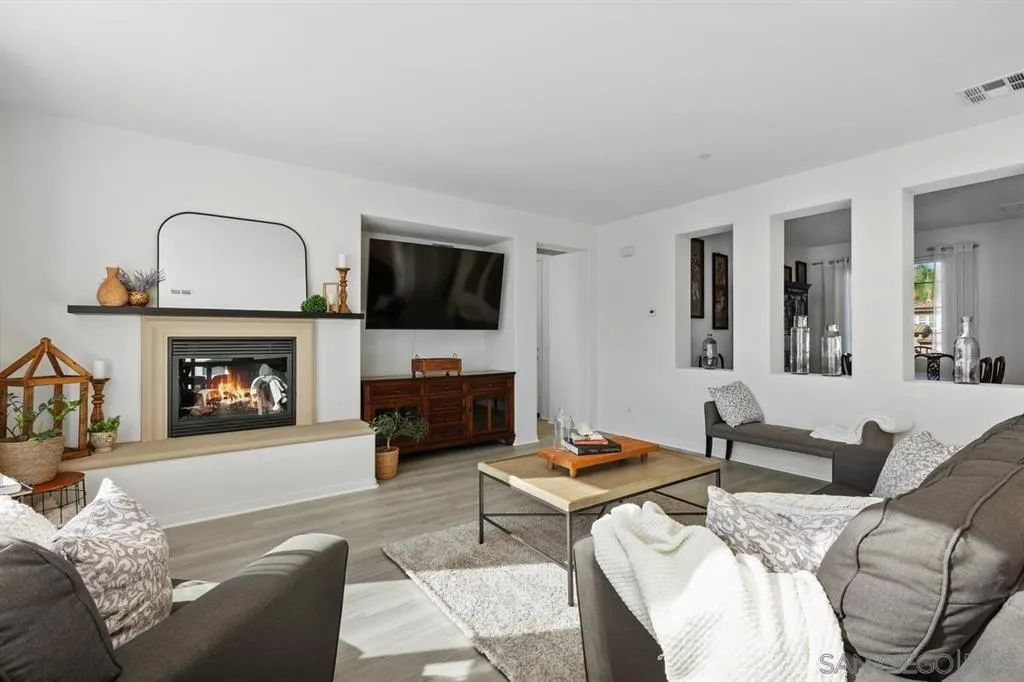 $1,395,000 | 475 Taylor Drive, Oceanside, CA 92056