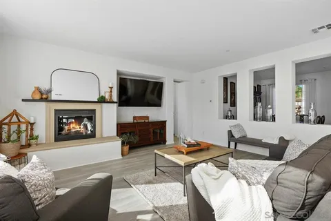 $1,395,000 | 475 Taylor Drive, Oceanside, CA 92056