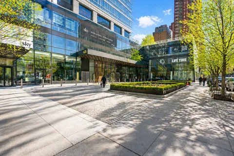 $1,590,000 | 635 West 42nd Street, Unit 23E | Hell's Kitchen