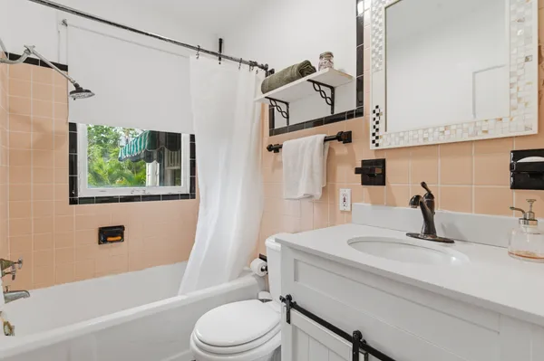 $1,549,000 | 816 16th Avenue Northeast, St. Petersburg, FL 33704