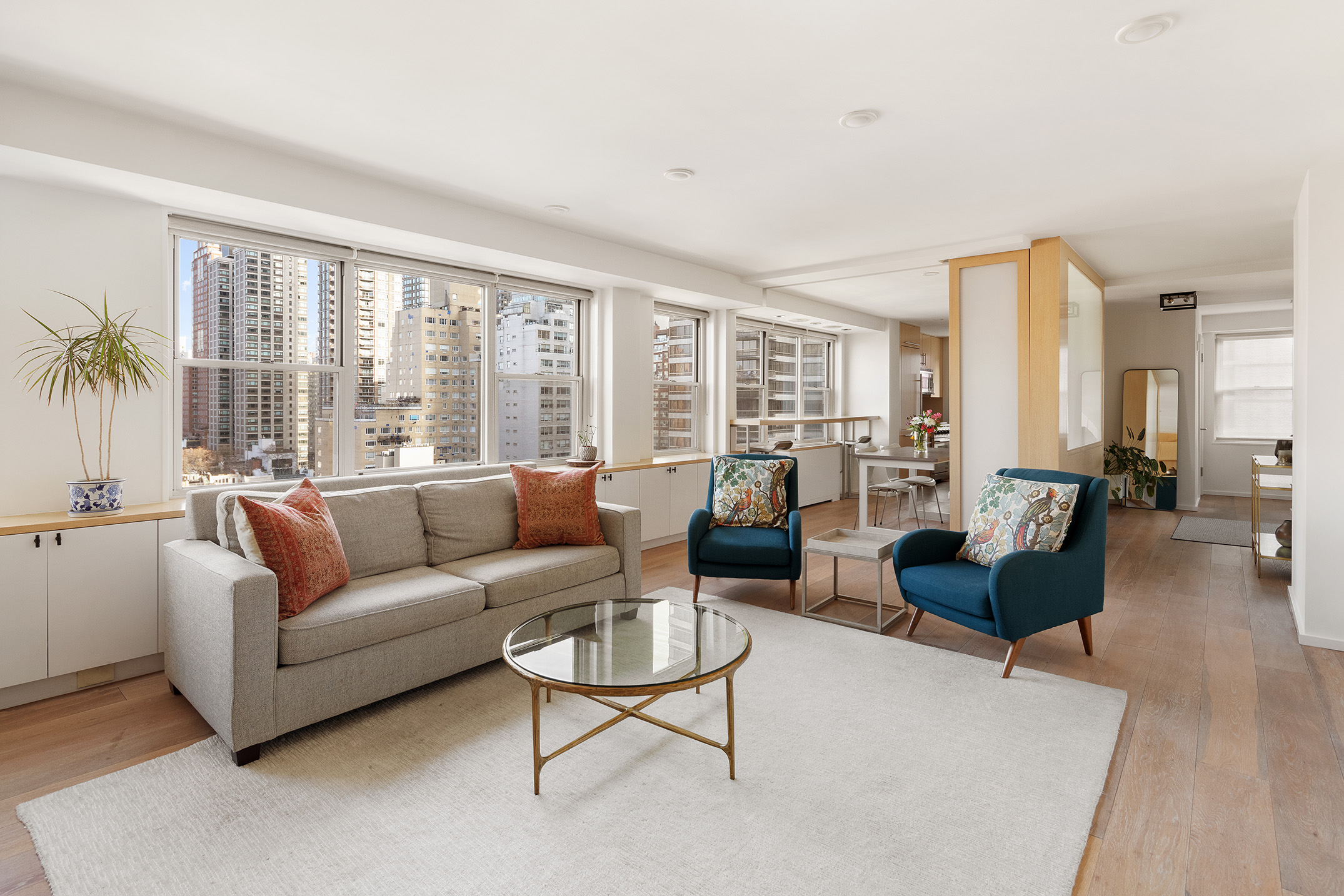 150 East 61st Street, Unit 16D Manhattan, NY 10065 - Photo 4 of 9 Gallery Image 4