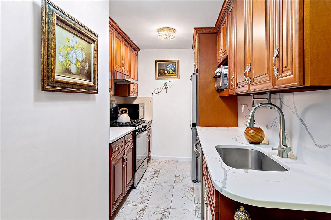 3333 Henry Hudson Parkway, Unit 1G Bronx, NY 10463 - Photo 2 of 29