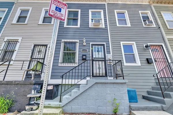 $3,000 | 639 20th Street Northeast, Washington, DC 20002
