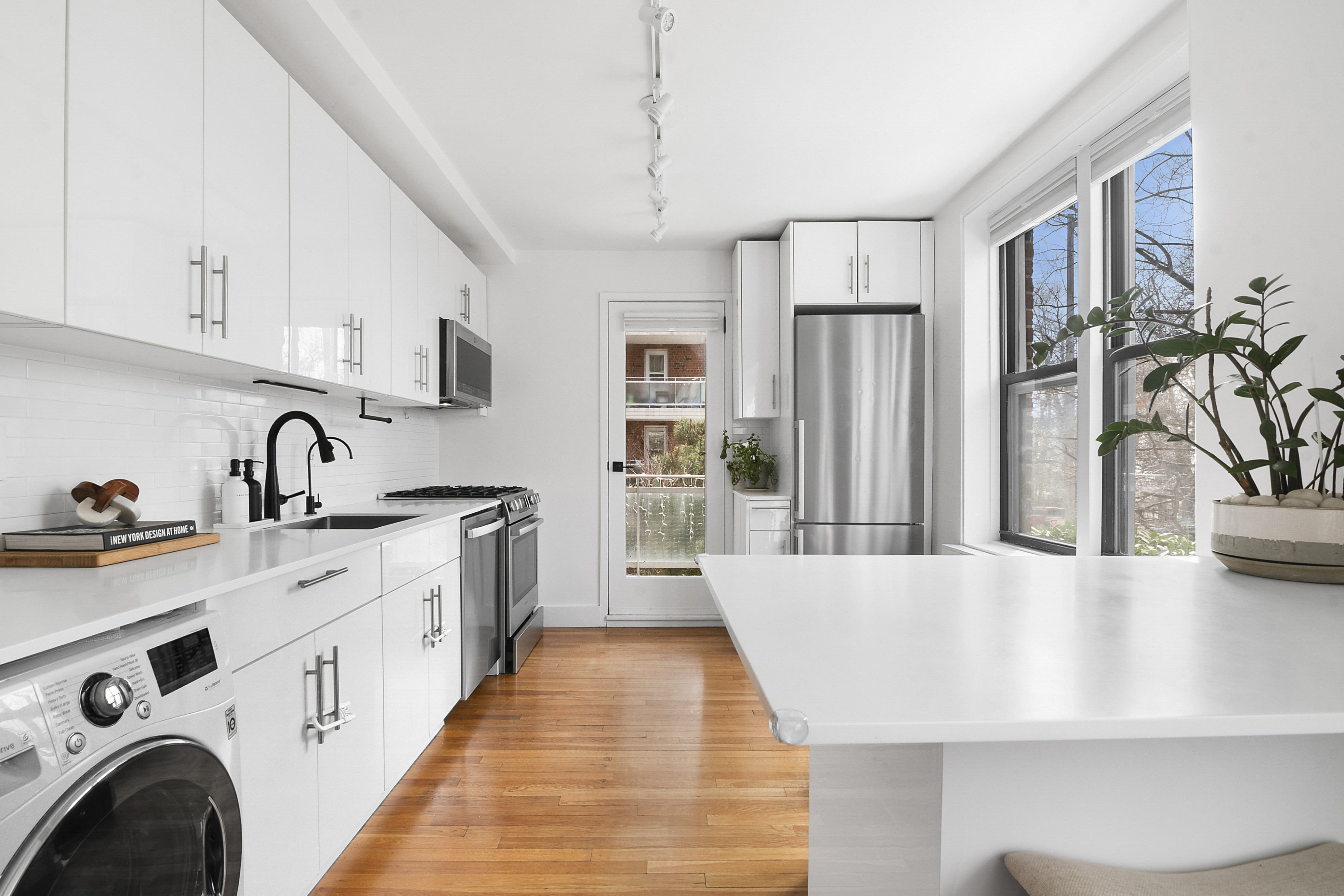 9511 Shore Road, Unit 101 Brooklyn, NY 11209 - Photo 3 of 18